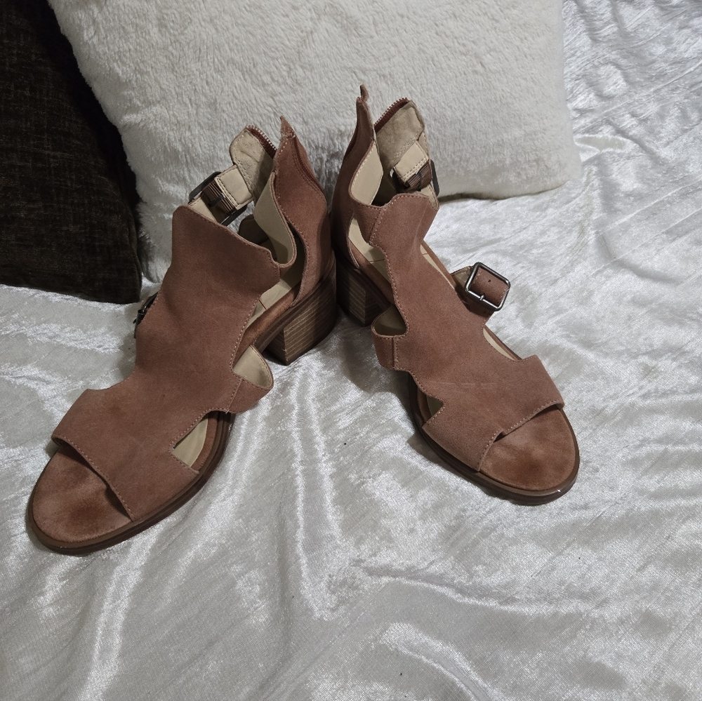 Sole Society Women's Dusty Rose Suede Sandals Size 7 1 /2. Great Condition!